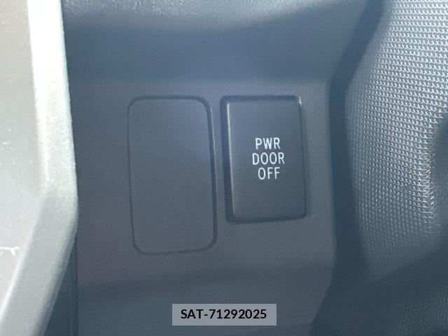 Toyota Pixis Mega 2015-08 8379258-7