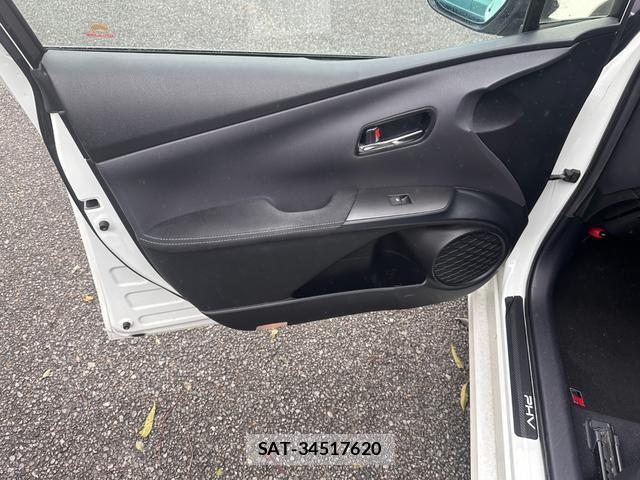 Toyota PRIUS PHV 2018-01 8379343-10
