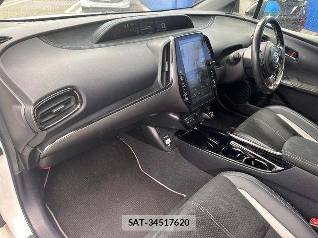 Toyota PRIUS PHV 2018-01 8379343-11