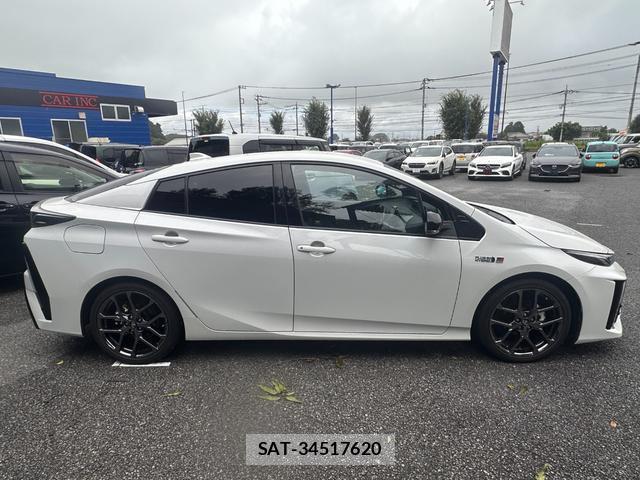 Toyota PRIUS PHV 2018-01 8379343-3