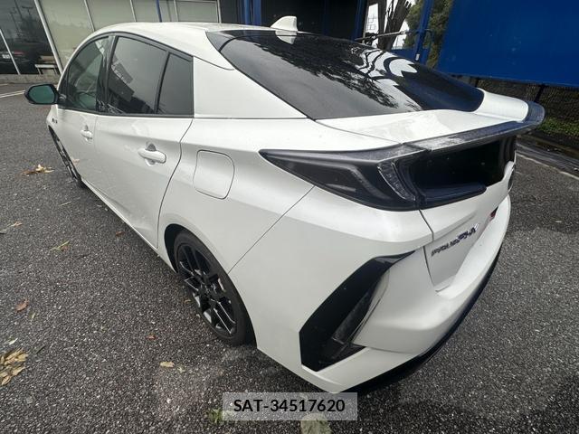 Toyota PRIUS PHV 2018-01 8379343-6