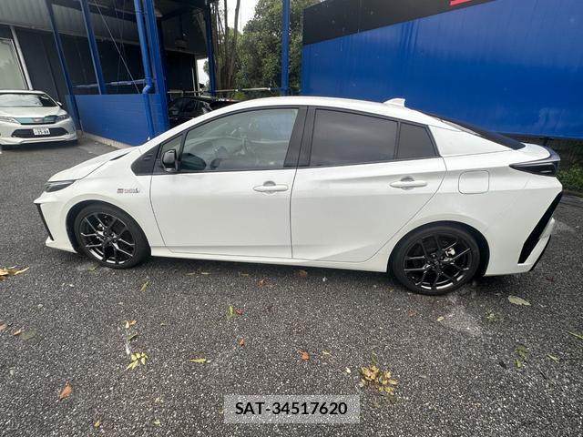 Toyota PRIUS PHV 2018-01 8379343-7