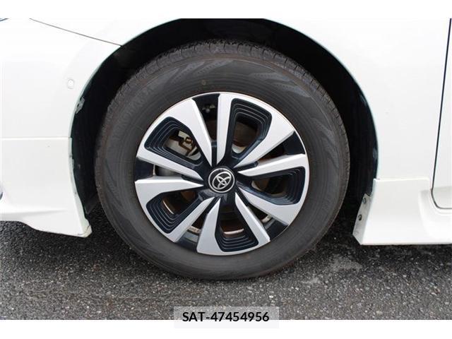 Toyota PRIUS PHV 2017-06 8379719-13