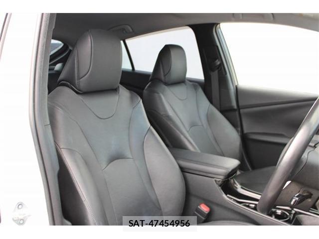 Toyota PRIUS PHV 2017-06 8379719-14