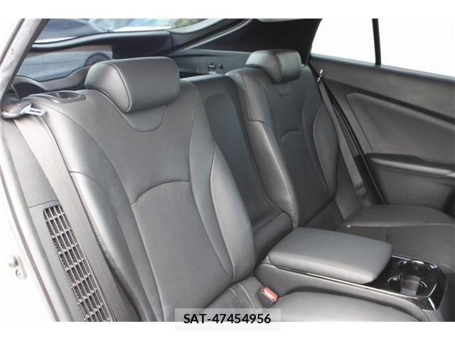 Toyota PRIUS PHV 2017-06 8379719-15