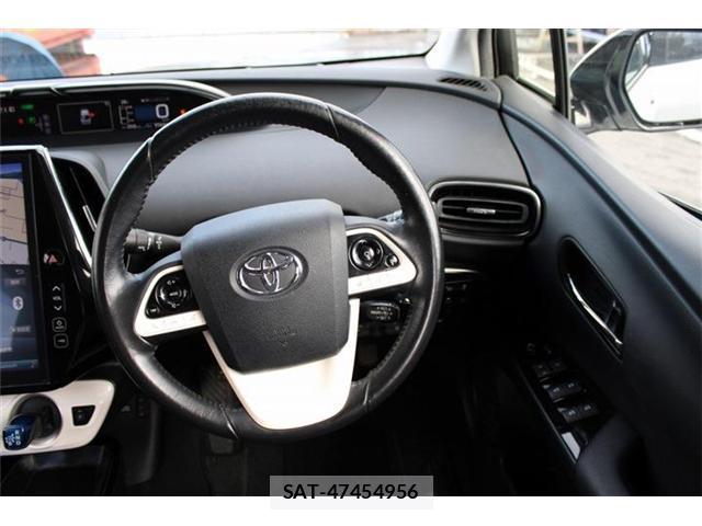 Toyota PRIUS PHV 2017-06 8379719-16