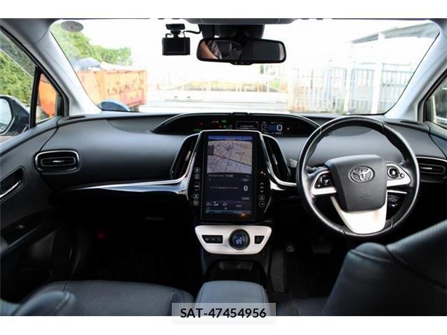 Toyota PRIUS PHV 2017-06 8379719-17