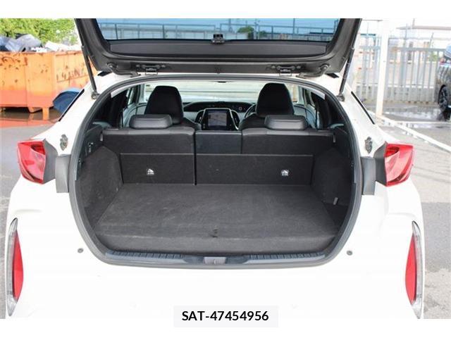 Toyota PRIUS PHV 2017-06 8379719-18