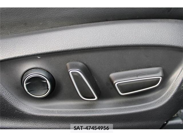 Toyota PRIUS PHV 2017-06 8379719-5