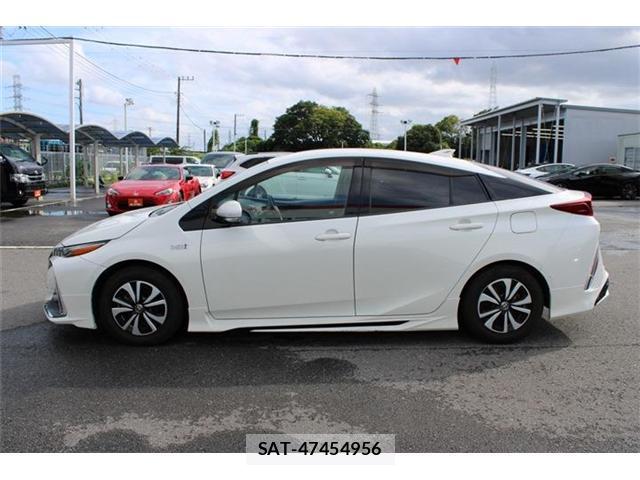 Toyota PRIUS PHV 2017-06 8379719-8