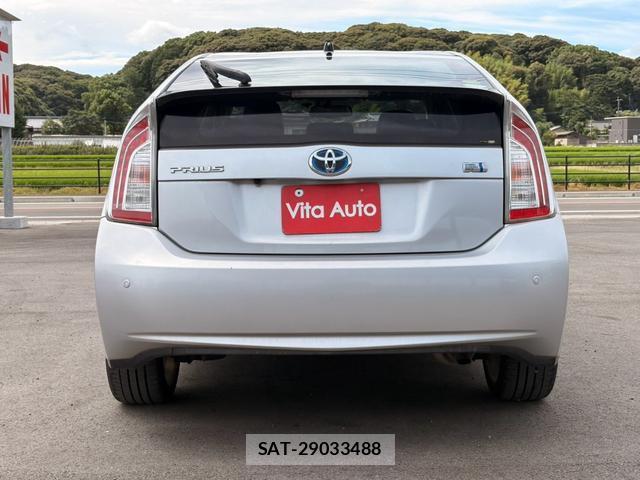Toyota PRIUS 2013-12 8378651-10
