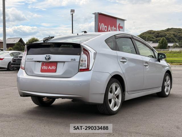 Toyota PRIUS 2013-12 8378651-12