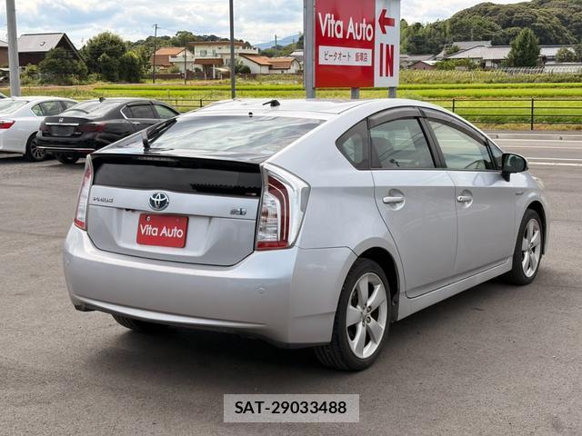 Toyota PRIUS 2013-12 8378651-13