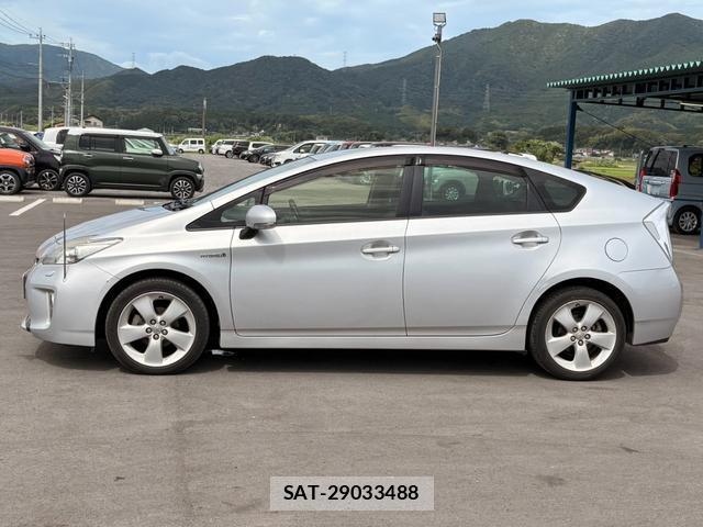 Toyota PRIUS 2013-12 8378651-16