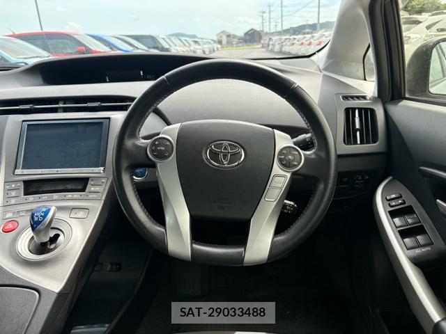 Toyota PRIUS 2013-12 8378651-18