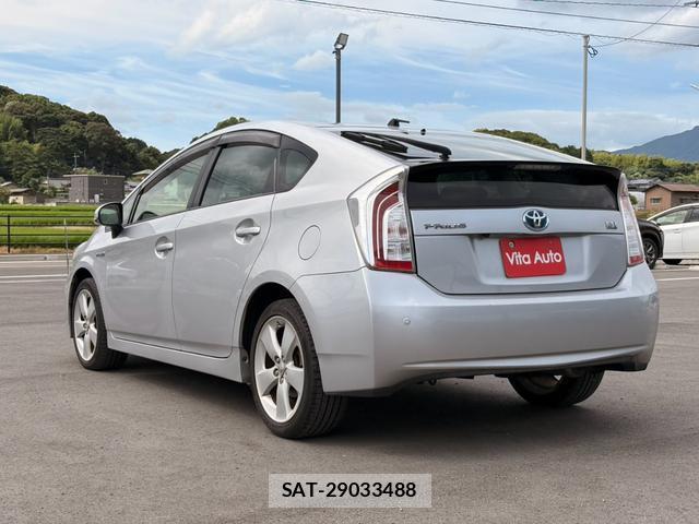 Toyota PRIUS 2013-12 8378651-19