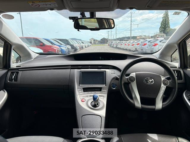 Toyota PRIUS 2013-12 8378651-7