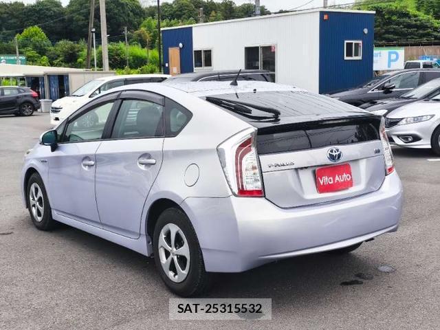 Toyota PRIUS 2012-06 8378725-10