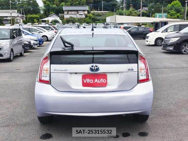 Toyota PRIUS 2012-06 8378725-12