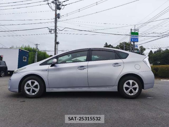 Toyota PRIUS 2012-06 8378725-18