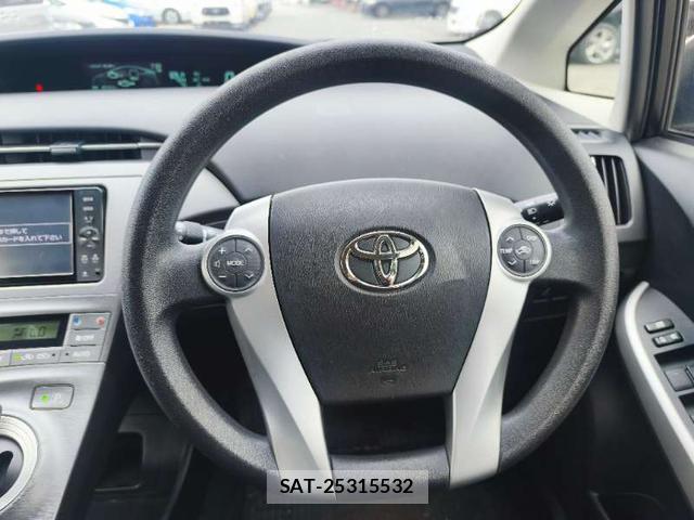 Toyota PRIUS 2012-06 8378725-19