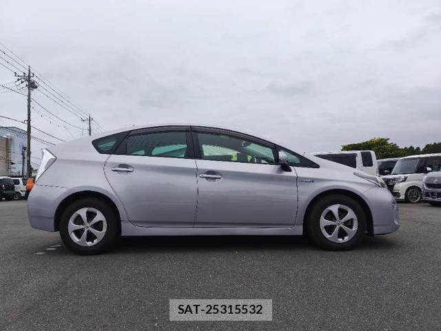 Toyota PRIUS 2012-06 8378725-2