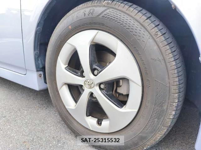 Toyota PRIUS 2012-06 8378725-6