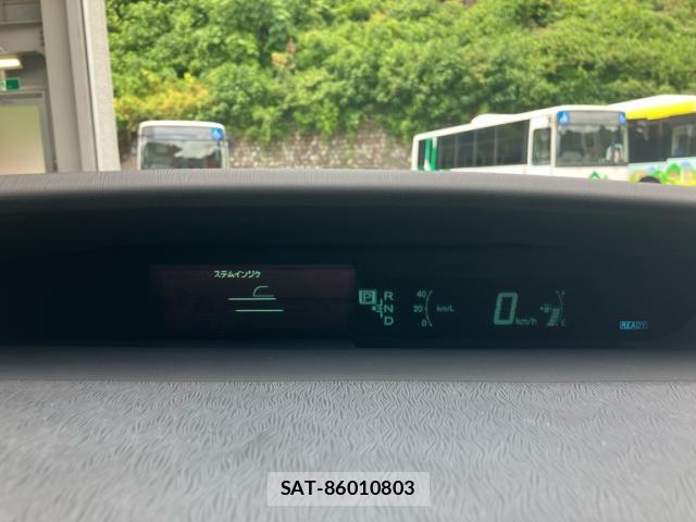 Toyota PRIUS 2010-04 8378903-15