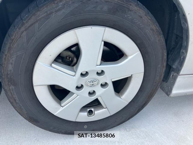 Toyota PRIUS 2010-01 8379023-12