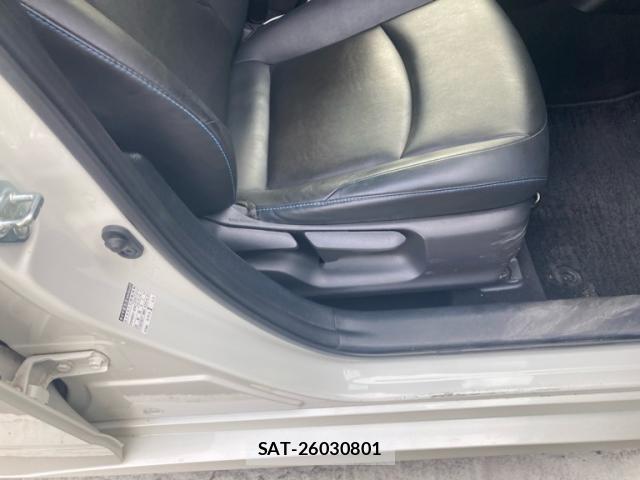 Toyota PRIUS 2019-07 8379130-15