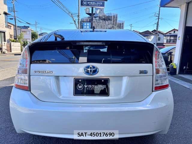 Toyota PRIUS 2009-11 8379310-16