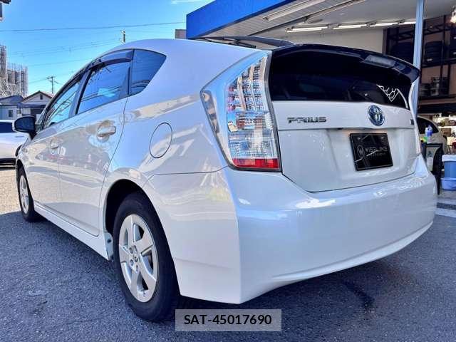 Toyota PRIUS 2009-11 8379310-17