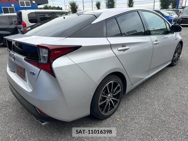 Toyota PRIUS 2019-01 8379335-10