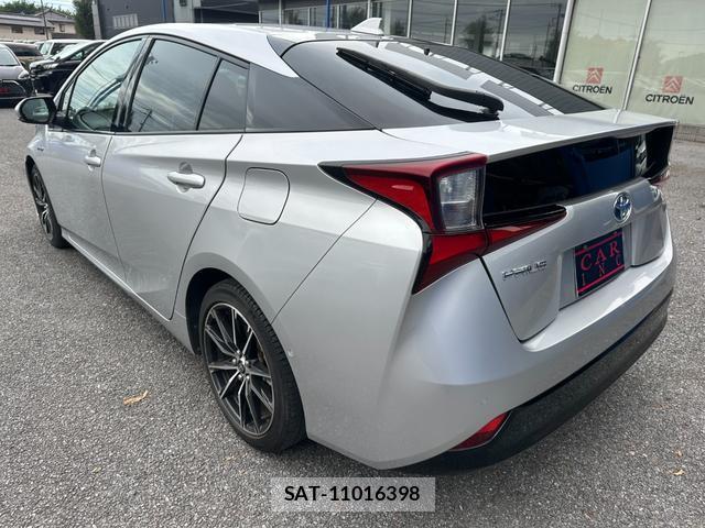 Toyota PRIUS 2019-01 8379335-12
