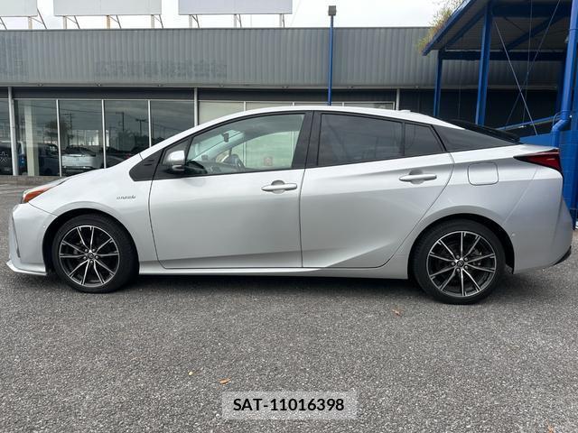 Toyota PRIUS 2019-01 8379335-13