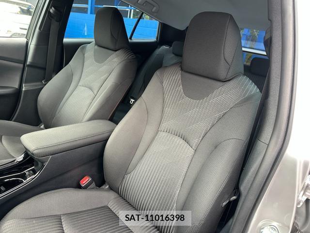 Toyota PRIUS 2019-01 8379335-16