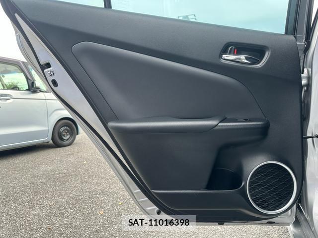 Toyota PRIUS 2019-01 8379335-17