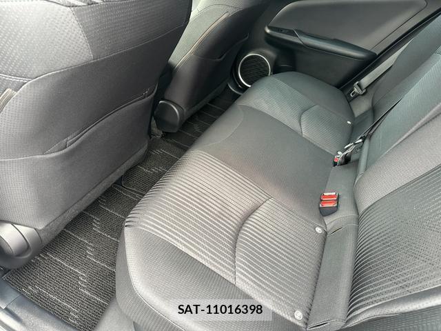 Toyota PRIUS 2019-01 8379335-18