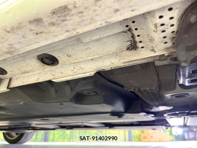 Toyota PRIUS 2019-03 8379398-18