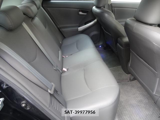 Toyota PRIUS 2010-04 8379467-12