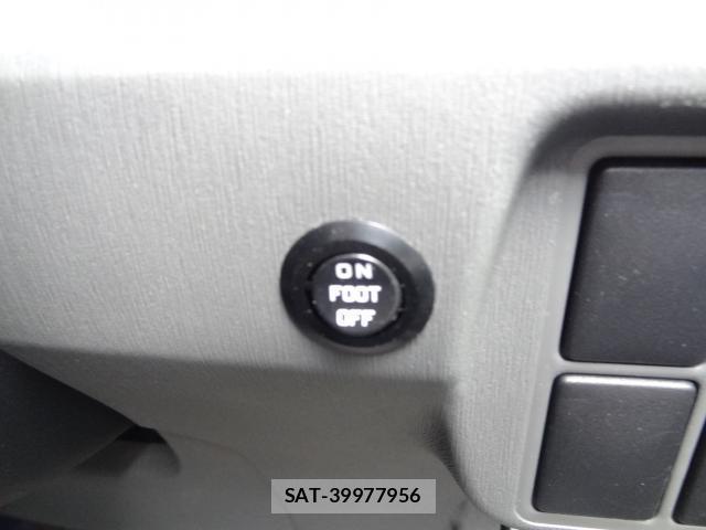 Toyota PRIUS 2010-04 8379467-19