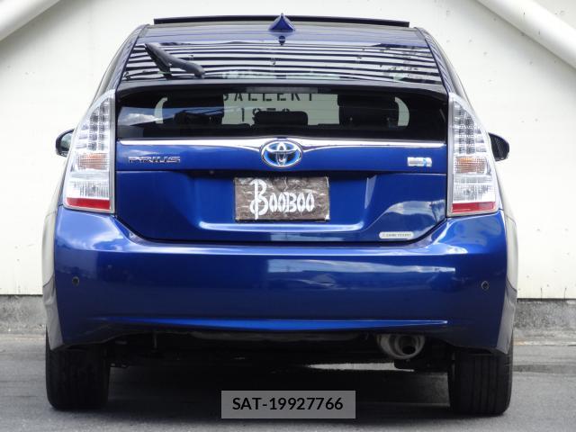Toyota PRIUS 2010-08 8379469-10