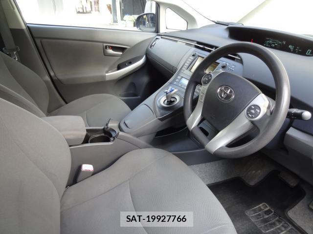 Toyota PRIUS 2010-08 8379469-11