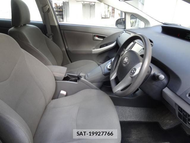Toyota PRIUS 2010-08 8379469-12