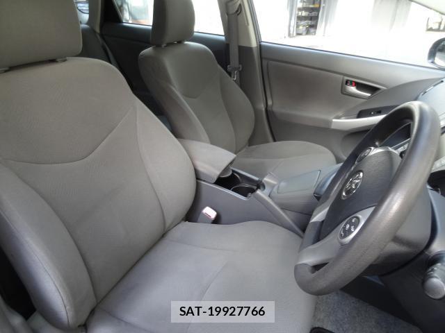 Toyota PRIUS 2010-08 8379469-13