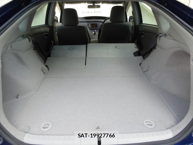 Toyota PRIUS 2010-08 8379469-16