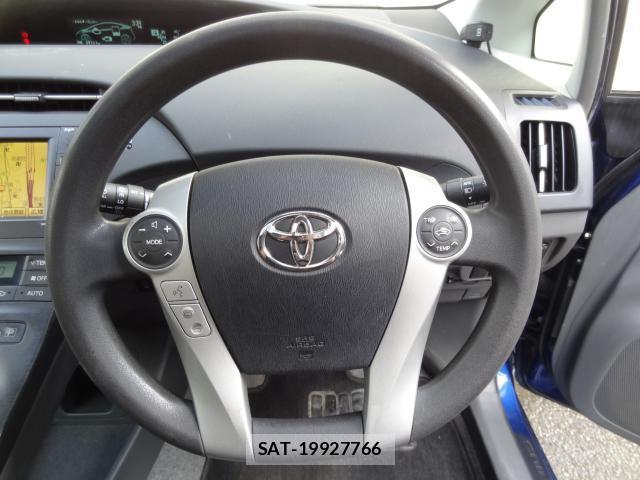 Toyota PRIUS 2010-08 8379469-18