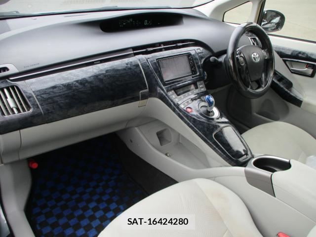 Toyota PRIUS 2015-01 8379634-10