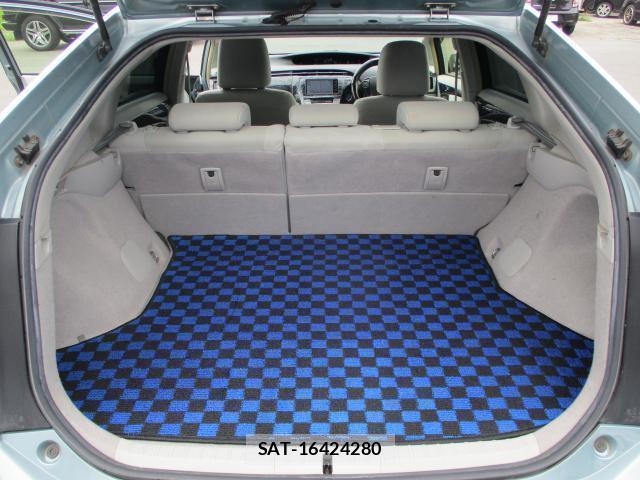 Toyota PRIUS 2015-01 8379634-13