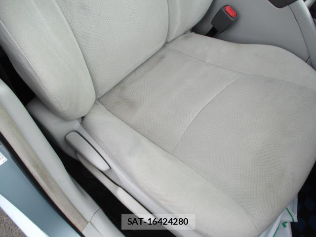Toyota PRIUS 2015-01 8379634-14
